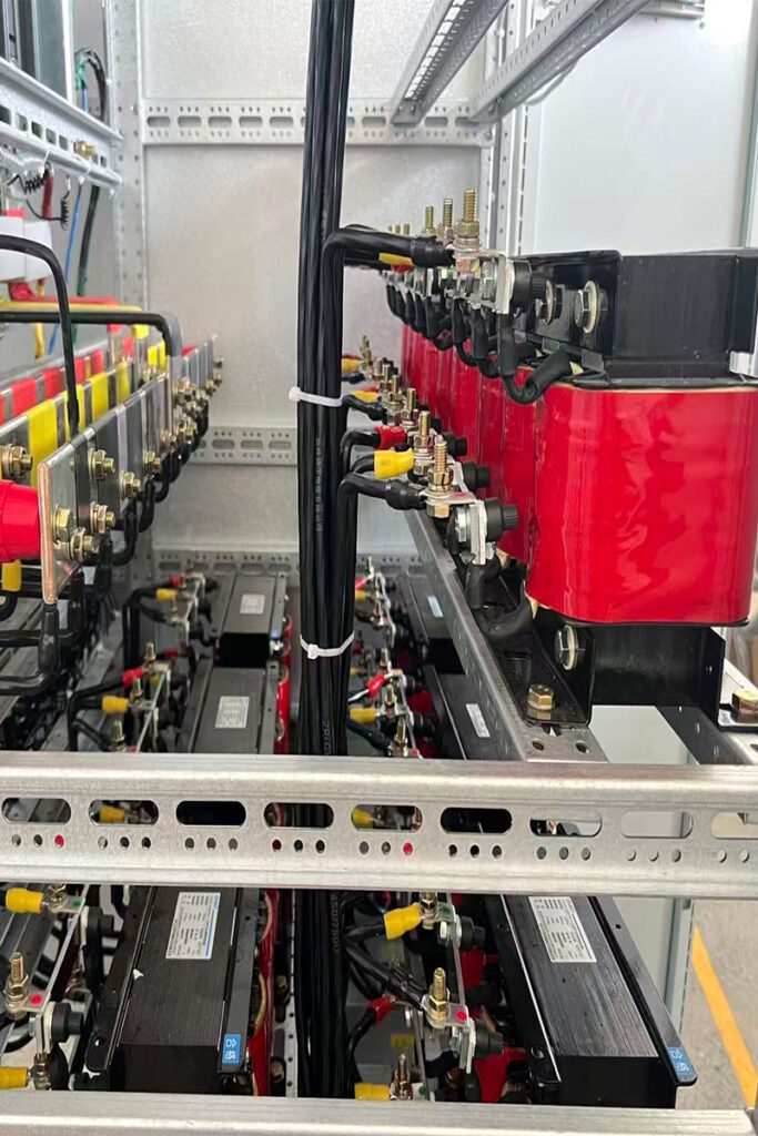 Detalhes do gabinete de distribuição de energia