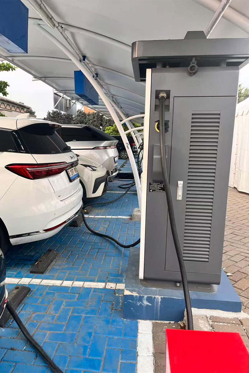 Seis carregadores EV fornecidos e instalados no site Aloha